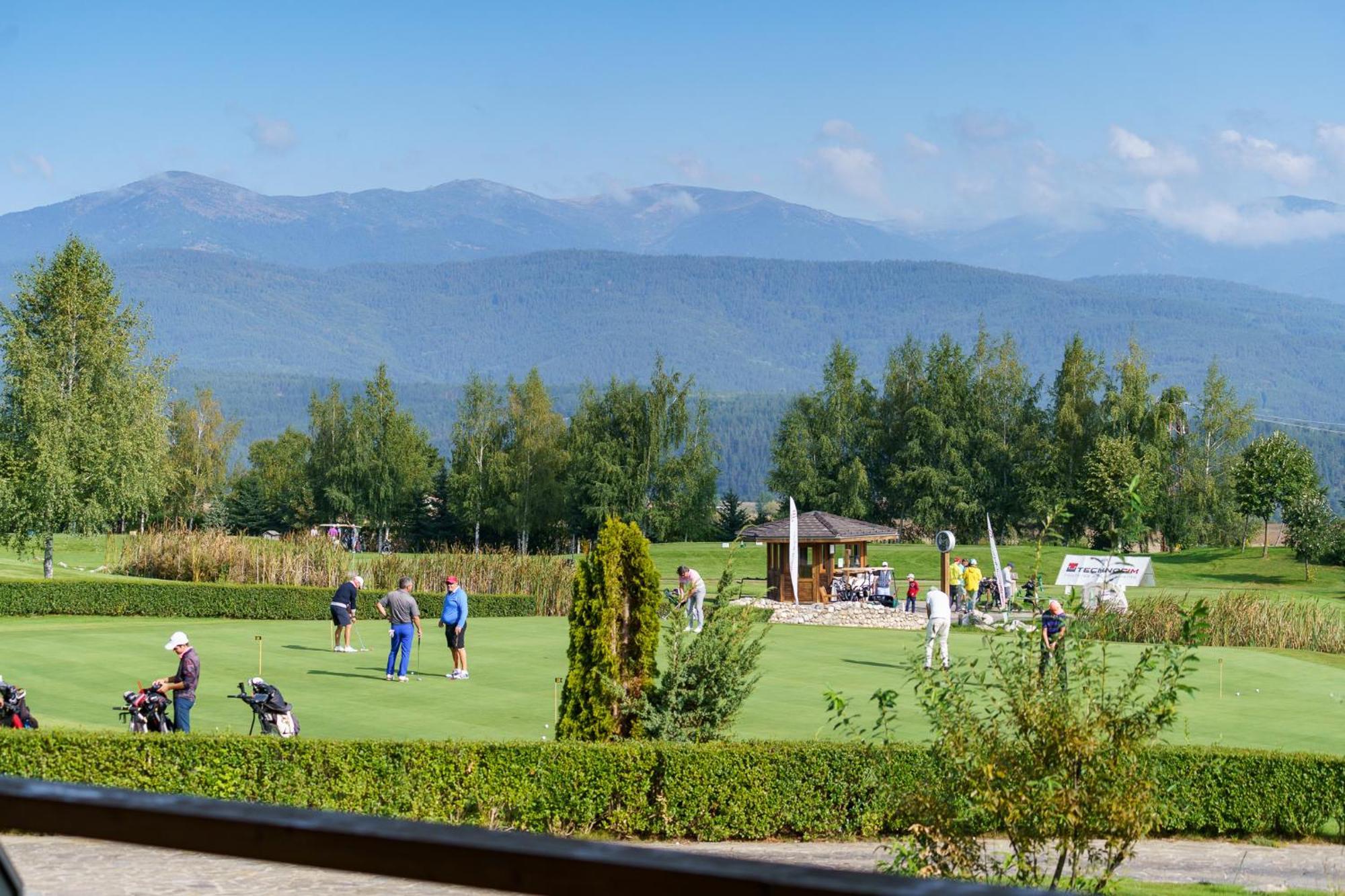 شقة Pirin Golf Mountain View Retreat رازلوغ المظهر الخارجي الصورة